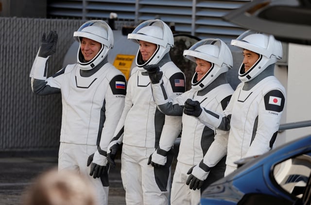 Les membres de l’équipage de la mission Crew-10 de SpaceX de la NASA : Kirill Peskov (Russie), Nichole Ayers et Anne McClain (États-Unis)et Takuya Onishi (Japon).