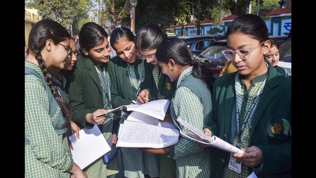 Students entering an examination centre to appear for the CBSE Class 12 exam in Patna (HT FILE PHOTO/Santosh Kumar)