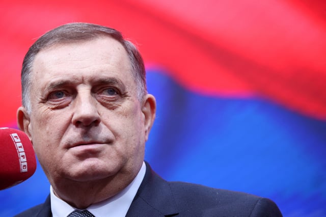 President of Republika Srpska (Serb Republic) Milorad Dodik addresses his supporters reacting to court decision on charges that he defied rulings by an international peace envoy, in Banja Luka, Bosnia and Herzegovina, February 26, 2025. REUTERS/Amel Emric/File Photo