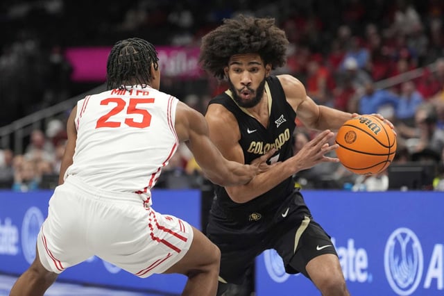Colorado&#39;s Javon Ruffin, right, drives around Houston&#39;s Mercy Miller (25) during the first half of an NCAA college basketball game in the quarterfinal round of the Big 12 Conference tournament, Thursday, March 13, 2025, in Kansas City, Mo. (AP Photo/Charlie Riedel)