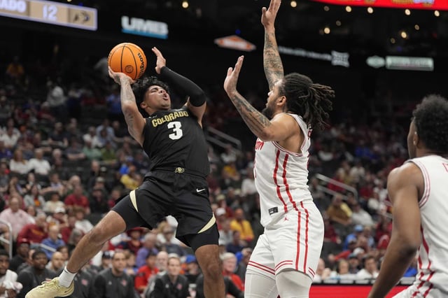 Colorado&#39;s Julian Hammond III, left, shoots over Houston&#39;s Emanuel Sharp defends during the first half of an NCAA college basketball game in the quarterfinal round of the Big 12 Conference tournament, Thursday, March 13, 2025, in Kansas City, Mo. (AP Photo/Charlie Riedel)