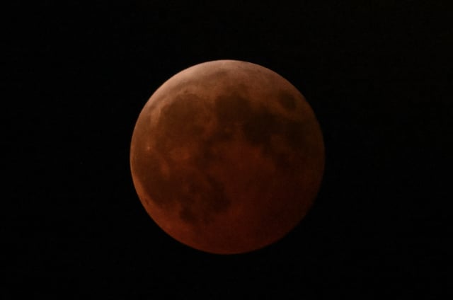 Éclipse totale : la Lune se pare de rouge pour un étonnant spectacle céleste