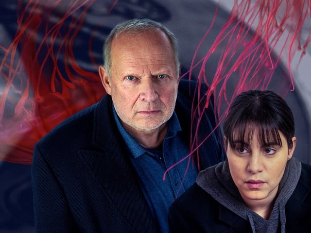 Der finale Fall von "Borowski und das Haupt der Medusa" markiert das Ende einer Ära: Während Axel Milberg seinen "Tatort"-Abschied feiert, setzt Almila Bagriacik ihre Ermittlungsarbeit fort.