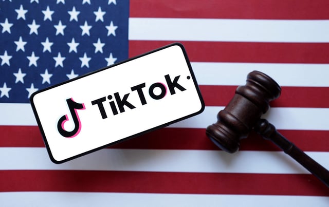 Tik Tok logo, the U.S. flag and a judge gavel  are seen in this illustration taken, August 6, 2024. REUTERS/Dado Ruvic/Illustration/File Photo