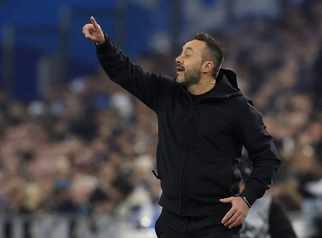 Roberto De Zerbi et ses joueurs en quête d’exploit dimanche, à Paris.