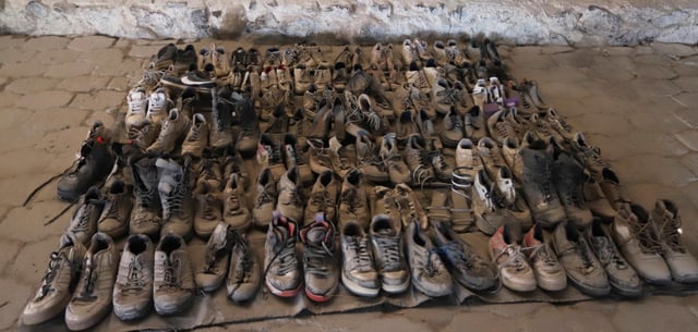 Diese Schuhe wurden auf der Izaguirre Ranch entdeckt – stumme Zeuge der mutmaßlichen Greueltaten