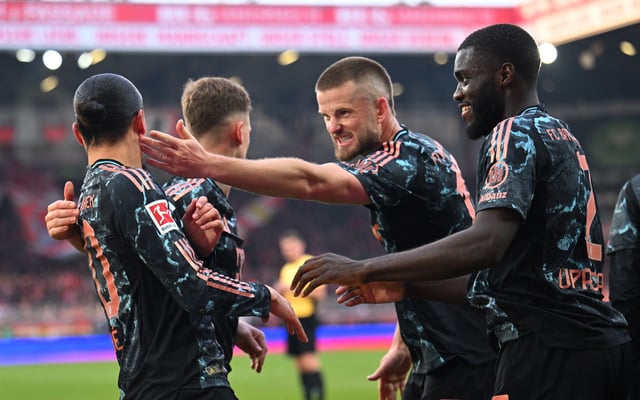 Soccer Football - Bundesliga - 1. FC Union Berlin v Bayern Munich - Stadion An der Alten Forsterei, Berlin, Germany - March 15, 2025 Bayern Munich's Leroy Sane celebrates scoring their first goal with Eric Dier and Dayot Upamecano REUTERS/Annegret Hilse