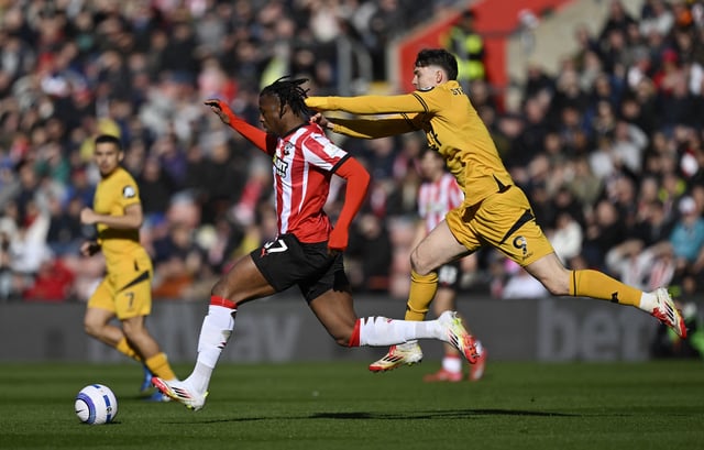 Soccer Football - Premier League - Southampton v Wolverhampton Wanderers - St Mary's Stadium, Southampton, Britain - March 15, 2025 Southampton's Armel Bella-Kotchap in action with Wolverhampton Wanderers' Jorgen Strand Larsen REUTERS/Tony O Brien