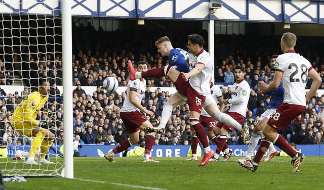 Soccer Football - Premier League - Everton v West Ham United - Goodison Park, Liverpool, Britain - March 15, 2025 Everton's Jake O'Brien scores their first goal Action Images via Reuters/Jason Cairnduff