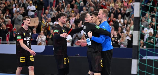 Die deutsche Handball-Nationalmannschaft feiert die Qualifikation für die Europameisterschaft