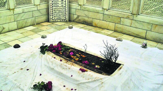 Bajrang Dal and Vishwa Hindu Parishad (VHP) have threatened to conduct ‘karseva’ (symbolic purification) if the government fails to take steps to remove Mughal emperor Aurangzeb’s tomb in Khuldabad in Chhatrapati Sambhajinagar. (HT FILE)