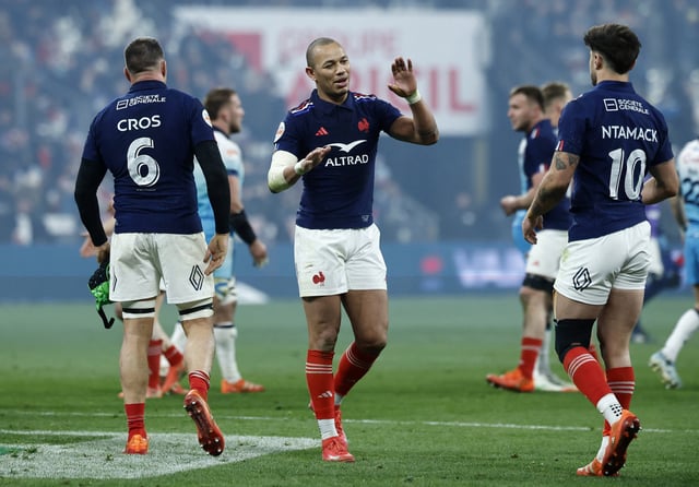 Le XV de France remporte son 27e tournoi des Six Nations en battant l’Écosse