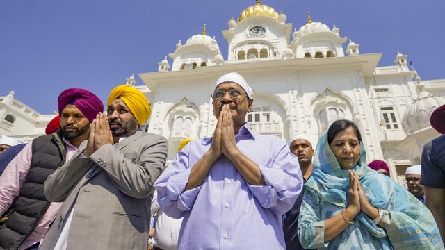 AAP convenor Arvind Kejriwal, his wife Sunita and Punjab CM Bhagwant Mann during a visit to the Golden Temple, in Amritsar, Sunday, March 16, 2025.
