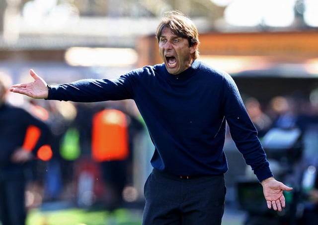 Soccer Football - Serie A - Venezia v Napoli - Stadio Pier Luigi Penzo, Venice, Italy - March 16, 2025 Napoli coach Antonio Conte reacts during the match REUTERS/Ciro De Luca