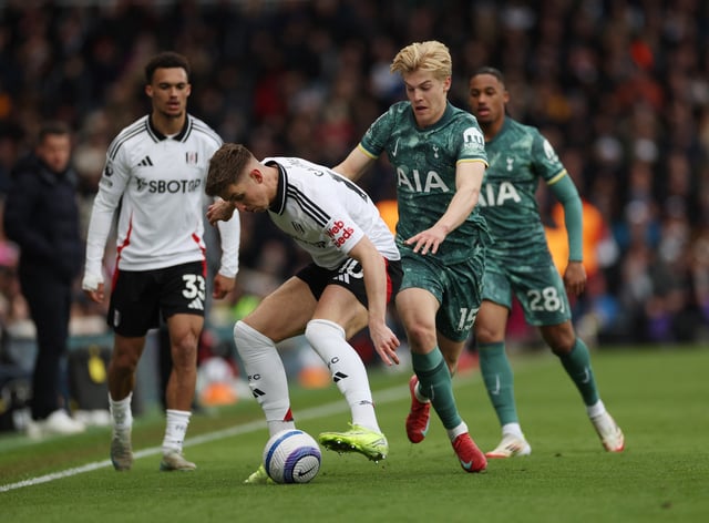 Soccer Football - Premier League - Fulham v Tottenham Hotspur - Craven Cottage, London, Britain - March 16, 2025 Fulham's Tom Cairney in action with Tottenham Hotspur's Lucas Bergvall REUTERS/Isabel Infantes