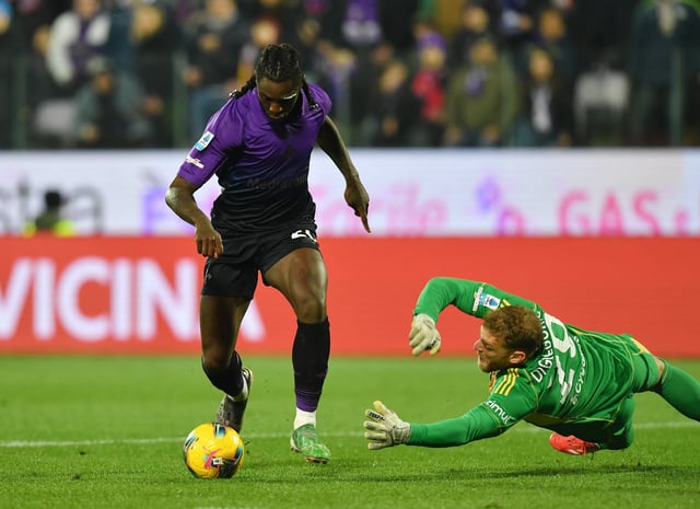 Soccer Football - Serie A - Fiorentina v Juventus - Stadio Artemio Franchi, Florence, Italy - March 16, 2025 Fiorentina's Moise Kean in action with Juventus' Michele Di Gregorio REUTERS/Jennifer Lorenzini