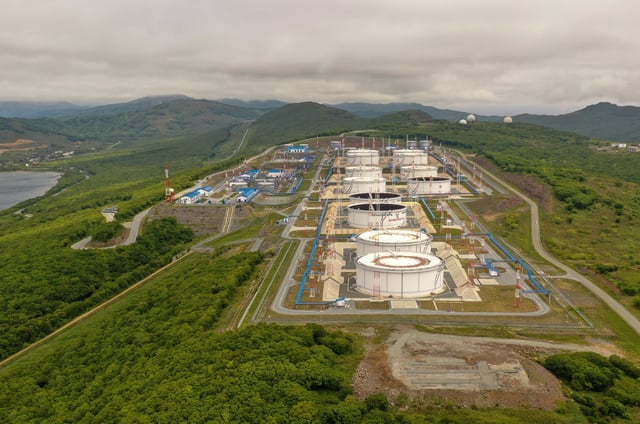 An aerial view shows oil tanks of Transneft oil pipeline operator at the crude oil terminal Kozmino on the shore of Nakhodka Bay near the port city of Nakhodka, Russia June 13, 2022. REUTERS/Tatiana Meel/File Photo