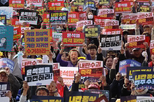 People attend a rally calling for immediate expulsion of impeached South Korean President Yoon Suk Yeol in central Seoul, South Korea, March 15, 2025.   REUTERS/Kim Hong-Ji