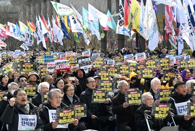 While South Korea awaits the court verdict on the president's declaration of martial law, gamblers have been betting on his fate