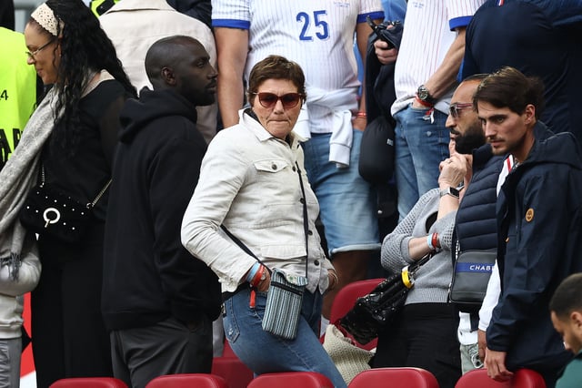 PSG-OM : Adrien Rabiot s'échauffe sous une pluie d'insultes au Parc des Princes