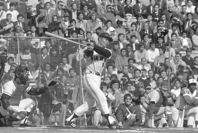 In 1974, Sadaharu Oh took on legendary American slugger Hank Aaron in a home run contest at Tokyo's Korakuen Stadium. Aaron won the duel 10-9.