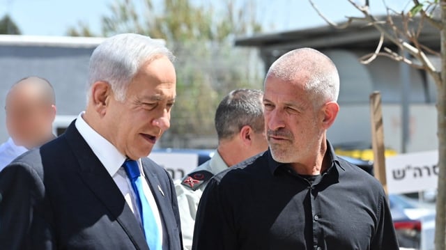 Le premier ministre, Benyamin Netanyahou (à gauche), et le chef du Shin Beth, Ronen Bar. Les relations entre les deux hommes étaient notoirement mauvaises.