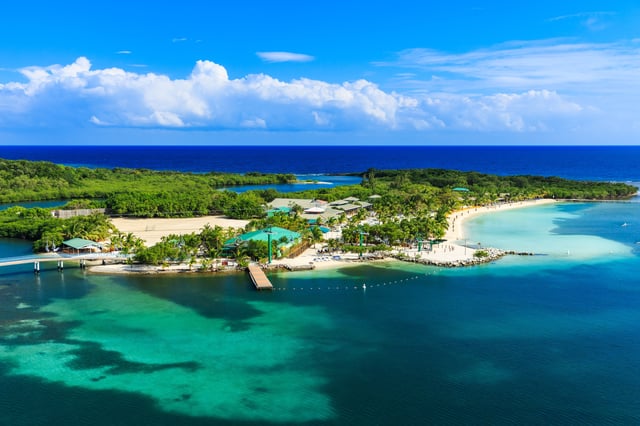L’île de Roatan, située dans l’archipel des Bahia au nord du continent, est l’un des principaux pôles touristiques du Honduras.