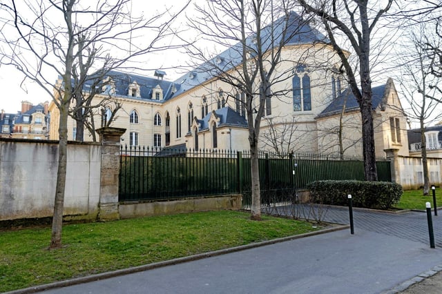 L'Institution Saint-Dominique de Neuilly a été fondée en 1862 par des sœurs dominicaines.
