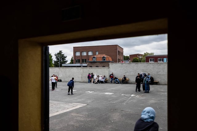 Dans la cour du lycée Averroès à Lille, en septembre 2023.