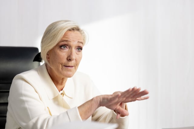 Marine Le Pen au siège du Rassemblement national à Paris.