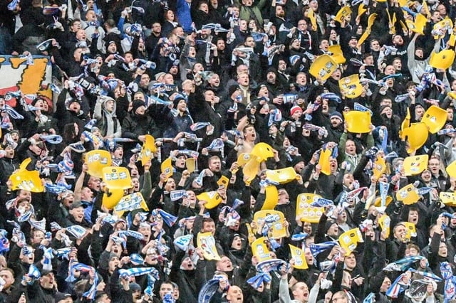 Fußballfans von Hansa Rostock präsentieren in Aachen ihr Zerstörungswerk