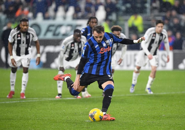 Soccer Football - Serie A - Juventus v Atalanta - Allianz Stadium, Turin, Italy - March 9, 2025 Atalanta's Mateo Retegui scores their first goal from the penalty spot REUTERS/Massimo Pinca/File Photo