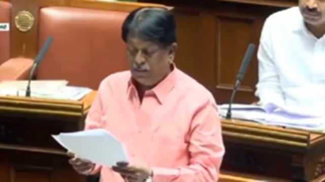 In Karnataka Assembly, MLA MT Krishnappa suggested giving men free liquor.