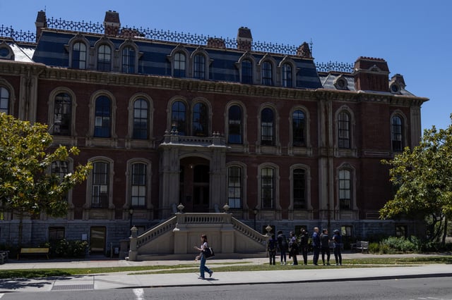Prospective students tour the University of California, Berkeley campus before beginning of the new semester, in Berkeley, California, U.S., June 8, 2023. REUTERS/Carlos Barria/File Photo