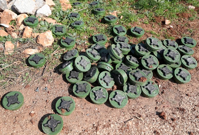 Des mines antipersonnel russes, en Syrie, en 2020.