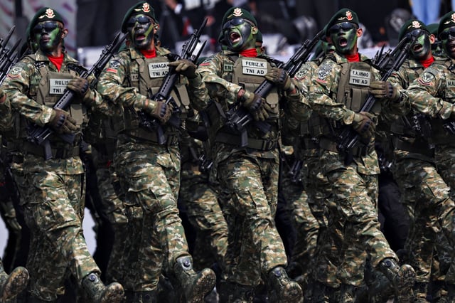 Indonesian Army personnel perform during the 79th Indonesian Military Anniversary celebrations at the National Monument (Monas) complex in Jakarta, Indonesia, October 5, 2024. REUTERS/Ajeng Dinar Ulfiana/File Photo