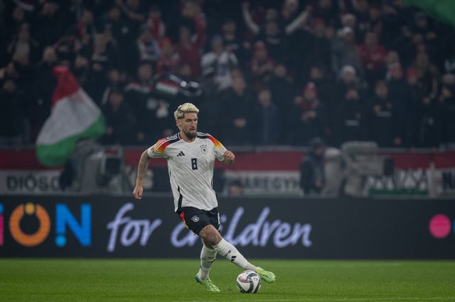 Robert Andrich of Germany controls ball during the UEFA Nations League 2024/25 League A Group A3 match between Hungary and Germany at Puskas Arena on November 19, 2024 in Budapest, Hungary.