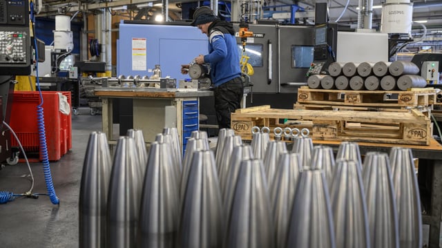 Les forges de Tarbes, dernière PME française à fabriquer des corps d’obus de 155 mm pour le canon français Caesar.
