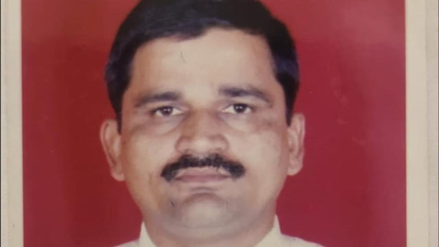 When the fire broke out, the driver Janardan Humbardekar had jumped from the bus while it was still in motion. The vehicle proceeded driverless for some 200 metres before it crashed into a tree. (HT PHOTO)