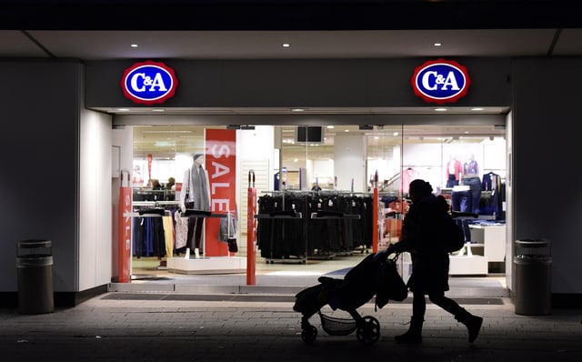 La marque annonce la fermeture de plus de 20 magasins en propre.