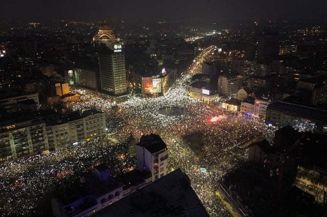 A drone view shows students and anti-government demonstrators lighting the flashlights of their mobile phones during a protest, which has become a national movement for change following the deadly November 2024 Novi Sad railway station roof collapse, in Belgrade, Serbia, March 15, 2025. REUTERS/Stringer/File Photo