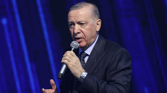 Turquie: des milliers de manifestants protestent contre l’arrestation d’Imamoglu