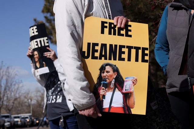 People protest outside the Immigration and Customs Enforcement (ICE) facility after reports circulated that migrant activist Jeanette Vizguerra had been taken into custody by federal agents, in Aurora, Colorado, U.S. March 18, 2025.  REUTERS/Kevin Mohatt/File Photo