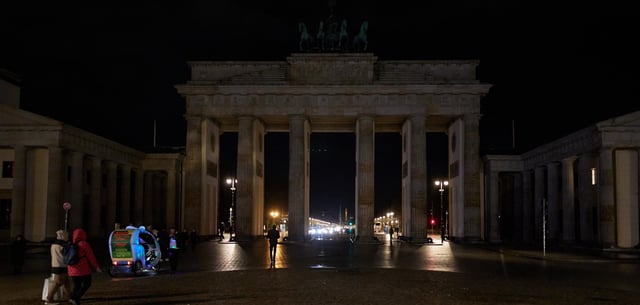 2024 schaltete Berlin zur „Earth Hour“ das Licht am Brandenburger Tor ab