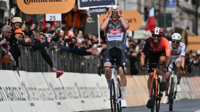 Mathieu Van der Poel remporte un deuxième Milan-San Remo.