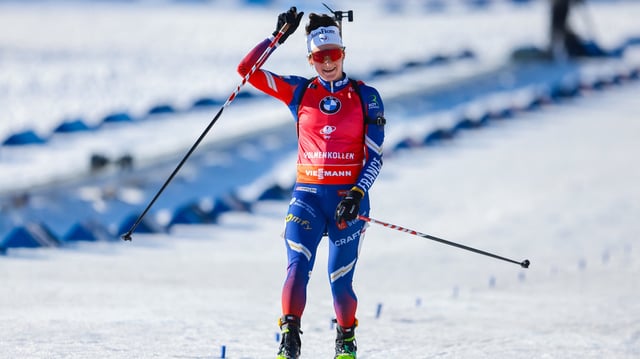 Lou Jeanmonnot lève les bras à Oslo.