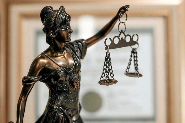 L’État a été condamné par le tribunal administratif de Versailles, vendredi 21 mars, à verser la somme de 92 000 euros aux parents d'un collégien harcelé qui s'est suicidé.
