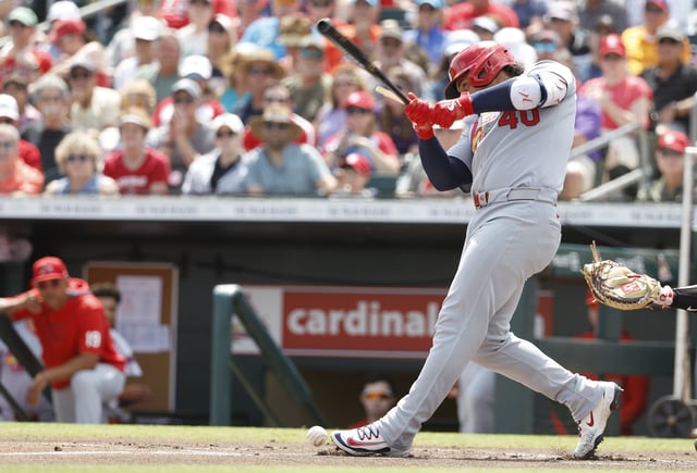 Mar 16, 2025; Jupiter, Florida, USA;  St. Louis Cardinals catcher Willson Contreras (40) breaks his bat against the Miami Marlins during the first inning at Roger Dean Chevrolet Stadium. Mandatory Credit: Rhona Wise-Imagn Images/File photo