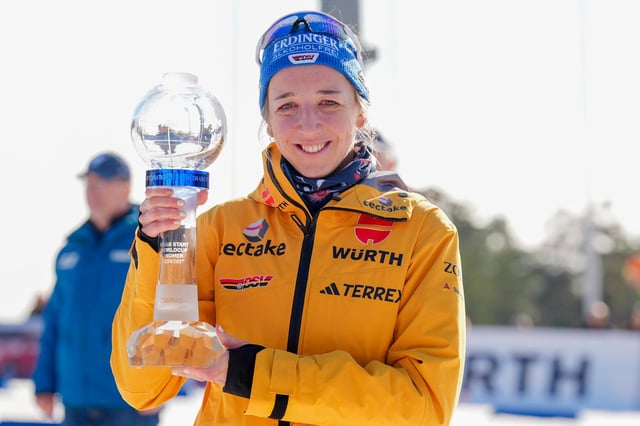 Krönung einer beeindruckenden Saison: Franziska Preuß mit der großen Kristallkugel