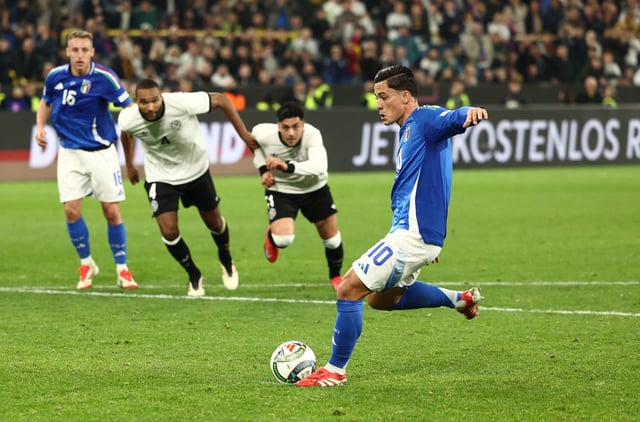 Soccer Football - Nations League - Quarter Final - Second Leg - Germany v Italy - Signal Iduna Park, Dortmund, Germany - March 23, 2025 Italy's Giacomo Raspadori scores their third goal from the penalty spot REUTERS/Leon Kuegeler